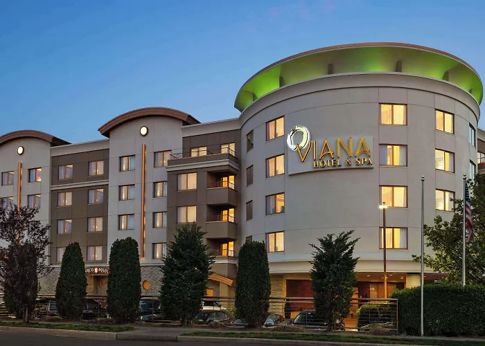 Kid Friendly Hotels in Westbury
