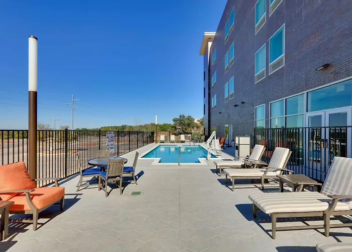 Kid Friendly Hotels in Lakeway